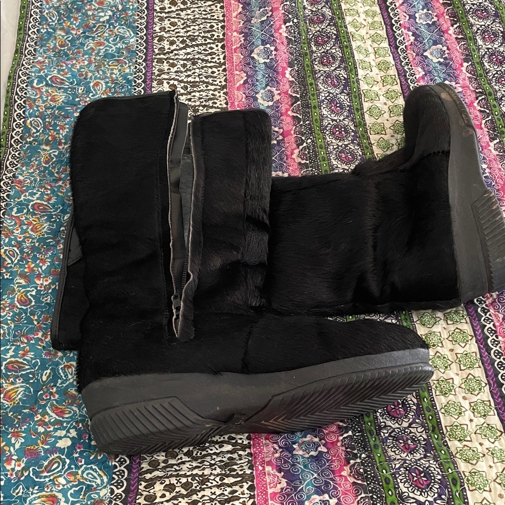 Elegant Black Faux Fur Heeled Boots